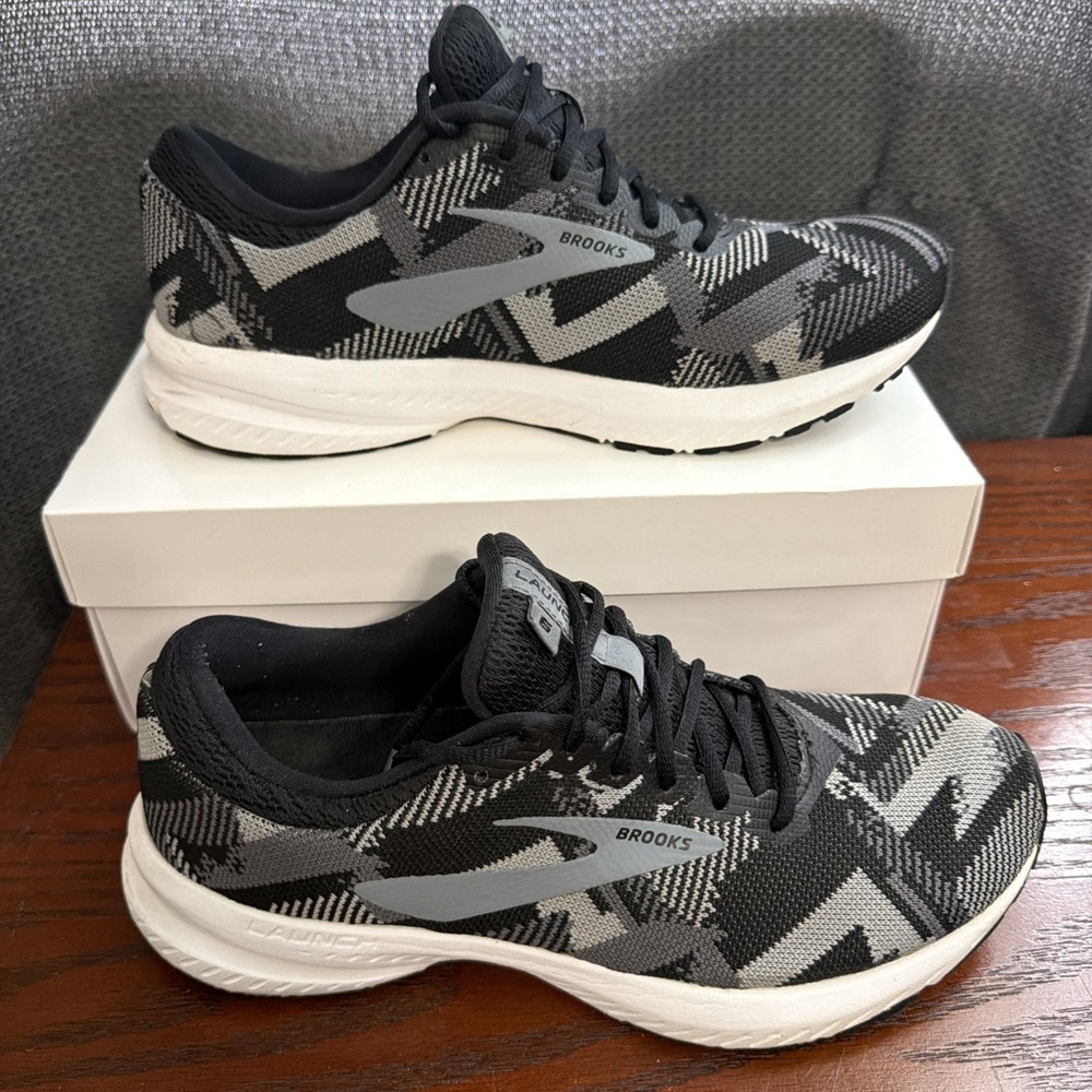 Brooks Launch women's size 8 Running Sneakers Black Gray White Low Top